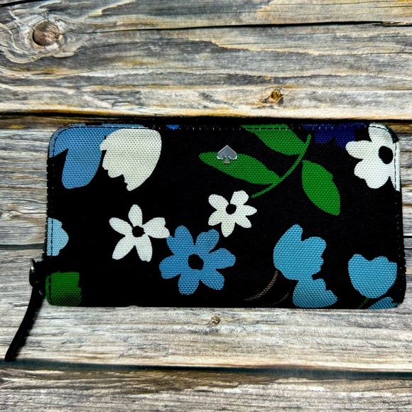 kate spade Handbags - Kate Spade Jae Large Continental Wallet in Black Multi EUC